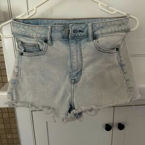 American Eagle light denim cutt off size 4
